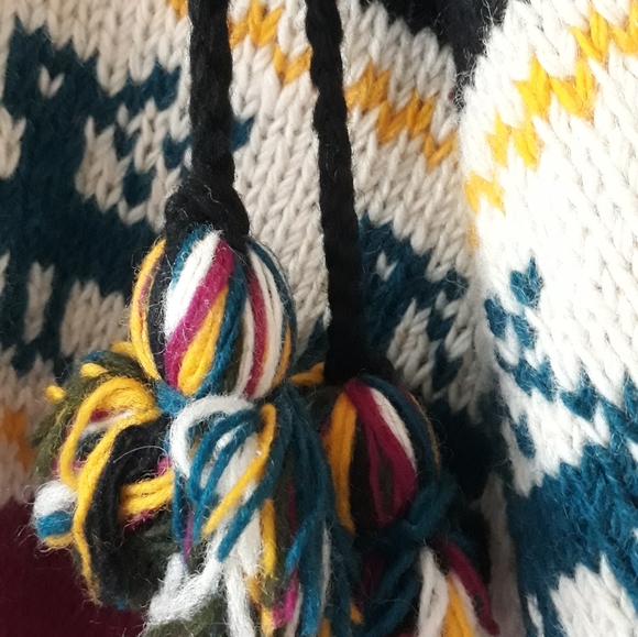 ISHKA WOOLLEN PONCHO - Picture 4 of 8